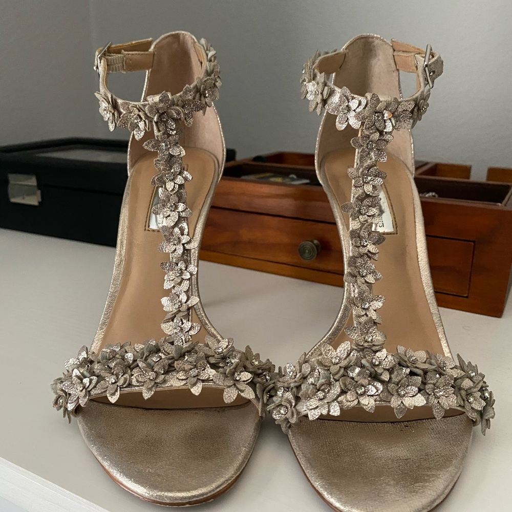 INC Women’s Rosiee T Strap Heels size 7